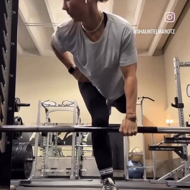 PERSONAL TRAINER TIP OF THE WEEK 
Great variation for a Single Leg Deadlift w/ Twist to…