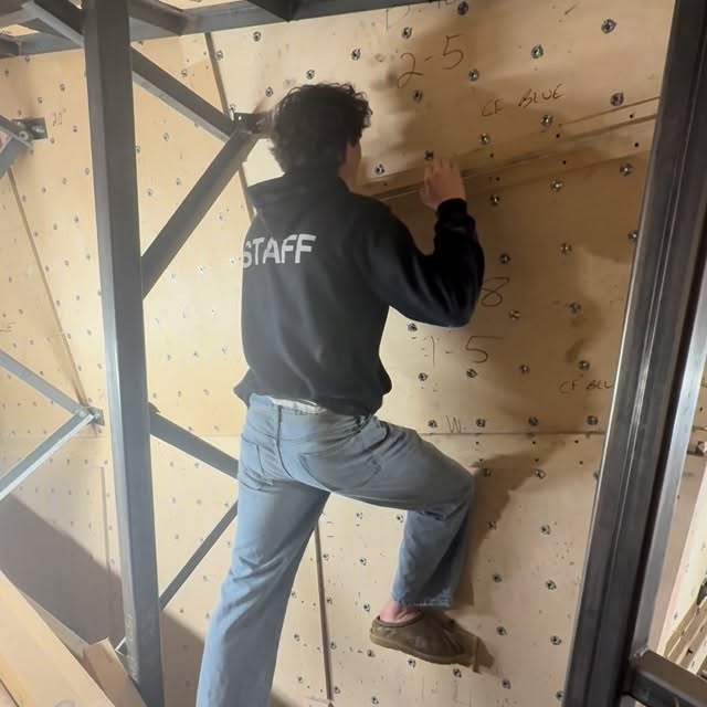 coach? ❌ free beta sprayer? ✅ #rockclimbfairfield #climbing #climbct #bouldering #rcfst…