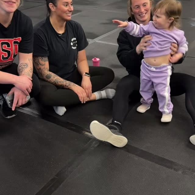 26.3 ✅⁣
⁣
Burpees + Thrusters + Cleans… most diabolical combo ever? Maybe! But Beo peop…