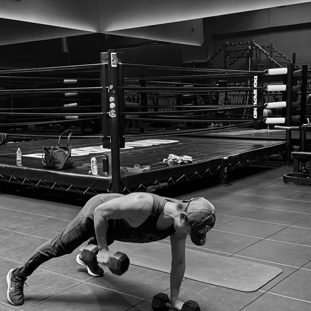 @feat.dino from @saythename_17 PUSHING past his limits on the Dogpound LA floor