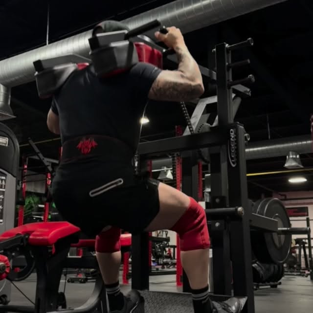 Having fun maxing out this machine ⚡️⚡️
#squats #legday #sport #motivation #powerbuilding