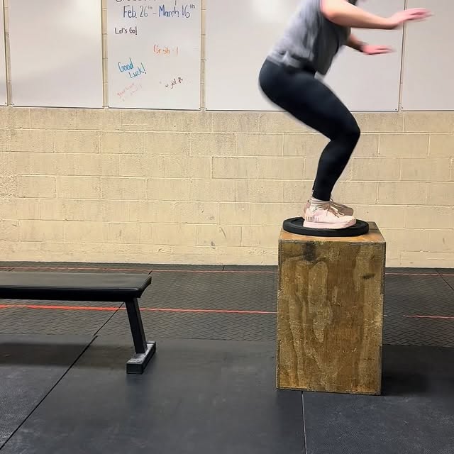 Some great seated box jumps from 6 PM CrossFit last week 💘💪🫶 

#fairportny #perinton…