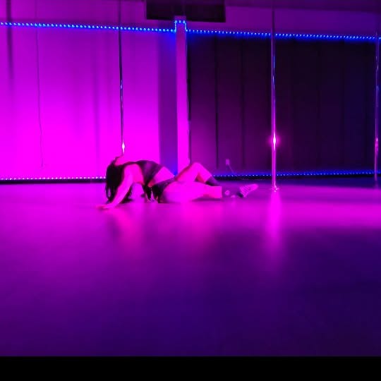 Floorwork every Friday at 6:10pm ♡
#pdfloorwork #floorwork #dance #deftones #aaf