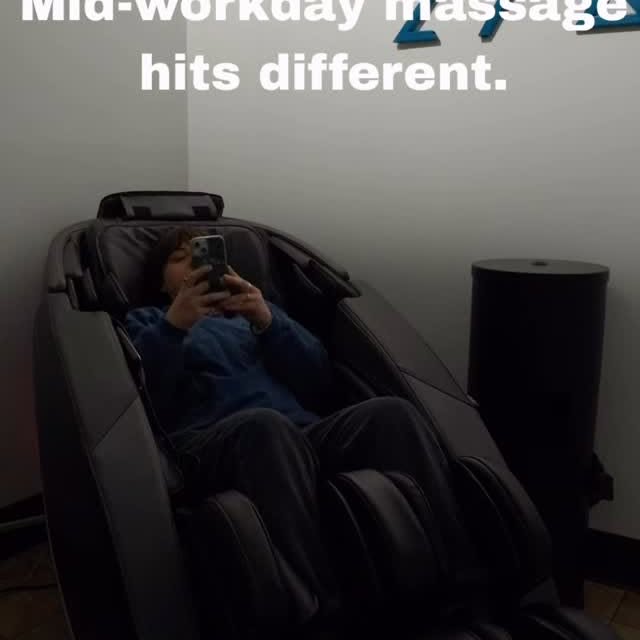 Mid-workday massage hits different 💼🧘‍♂️
Only at EFN—where recovery is part of the ro…