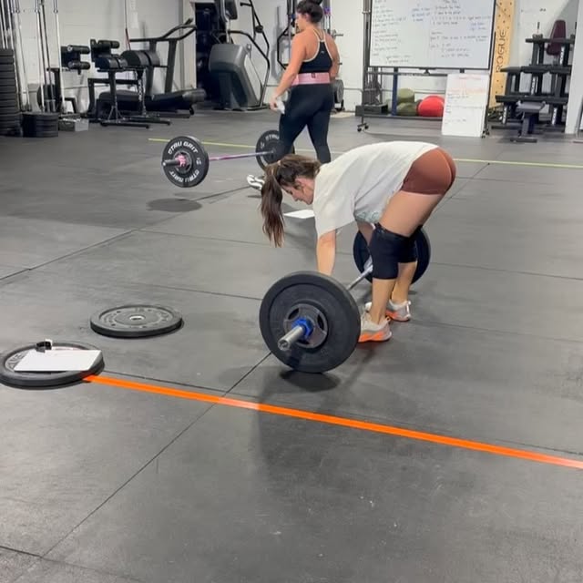 Liftin’ with the girls today 👸🏽💁🏼‍♀️💪 supporting each other, getting stronger, hav…