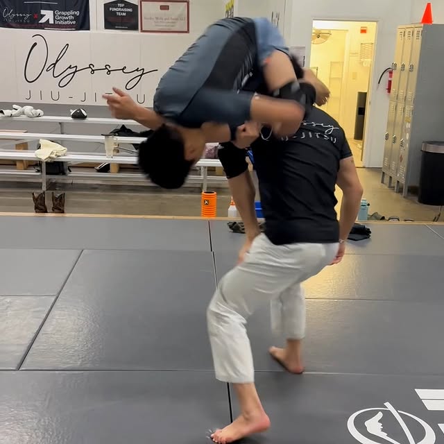 Jiujitsu That Works pt 20: collar tie + inside bicep tie > acrobatic climbing armbar

L…