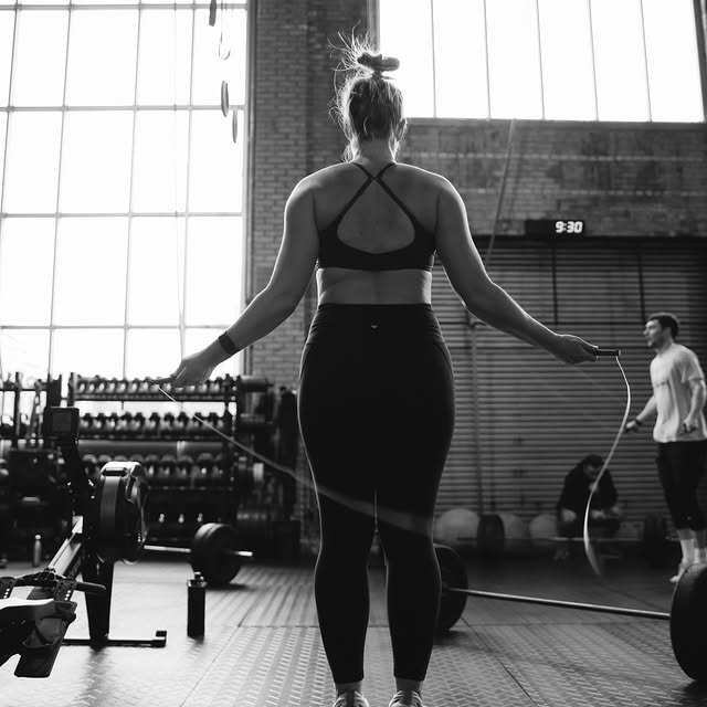 Today’s conditioning:

For Time:
30-25-20-15
Wall Balls (20/14)
Toes to Bar
90-75-60-45…