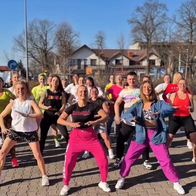 Nothing hits like a sunny day + salsa ☀️

🎶: "Sandungueo" @jimmyrodriguez
📸: Reposted…