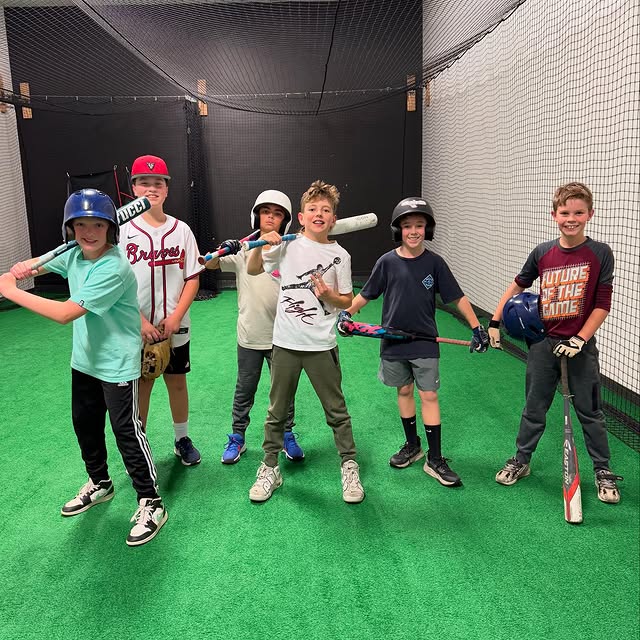 🚨 Grinding Through the Winter 🚨

Tonight, our 12/13u boys crushed it on infield work,…