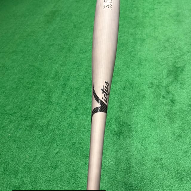 Just got my hands on the new @victussports Torpedo bat!

This is the same model Jazz Ch…