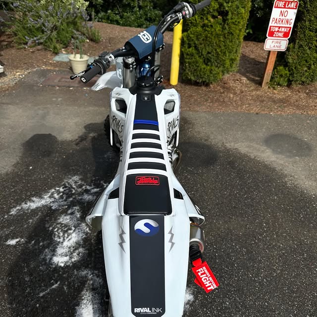 Thanks you @hoglundscustoms for your help with my seat! Great craftsmanship and above a…