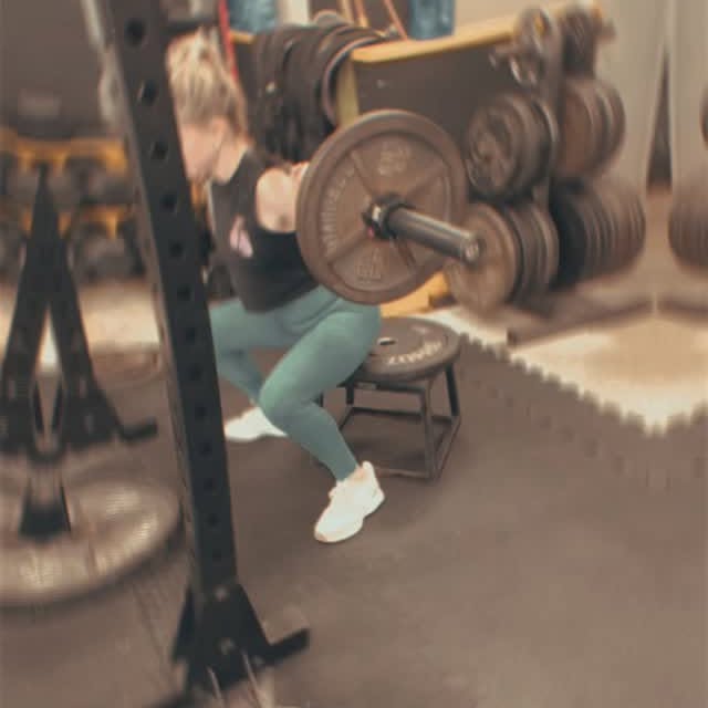 Week ✌️ of “Lighter but Loaded and Voluminous” block 

Women’s Strength Sundee Sessions…