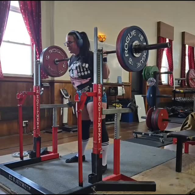 358/374/396
Huge squat single today. I rang the bell because I haven't hit anything ove…