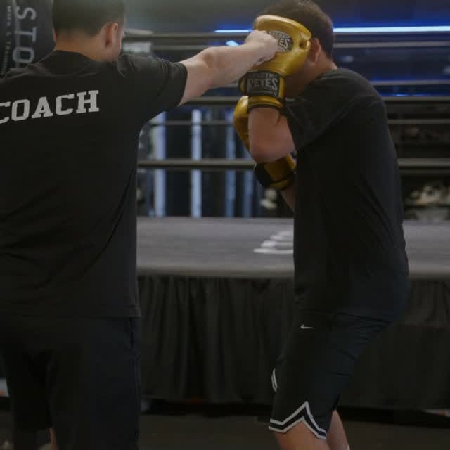 #TechniqueTuesday

More important than throwing punches is avoiding them. That’s why le…