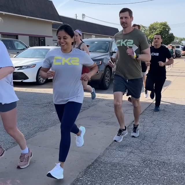 9am brought the 🔥 for Murph today!!

1 mile run
100 pull-ups
200 push-ups
300 air squa…