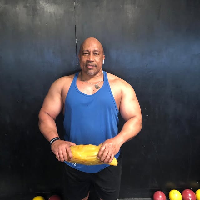 Day 1 of divorcing my fat!!!!
275 lbs  on the road to 250👍🏽💪🏾.