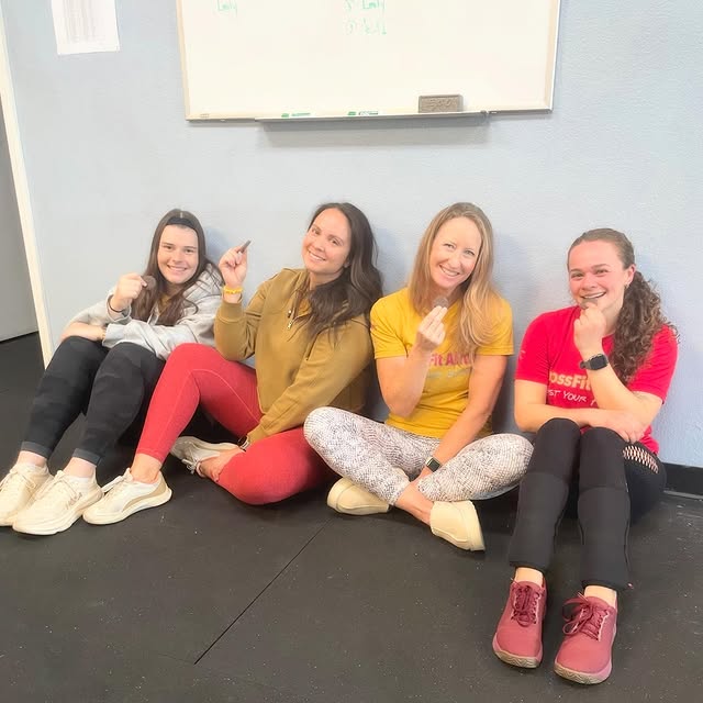 One of my favorite traditions during the #crossfitopen - it’s #girlscoutcookietime !!! …