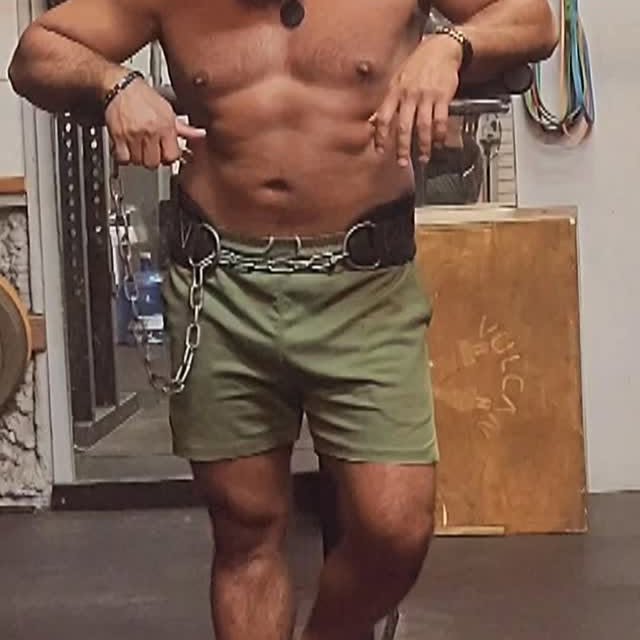 Unconventional pressing (tricep focused) workout! 💪🏽
And low-key ab workout without d…