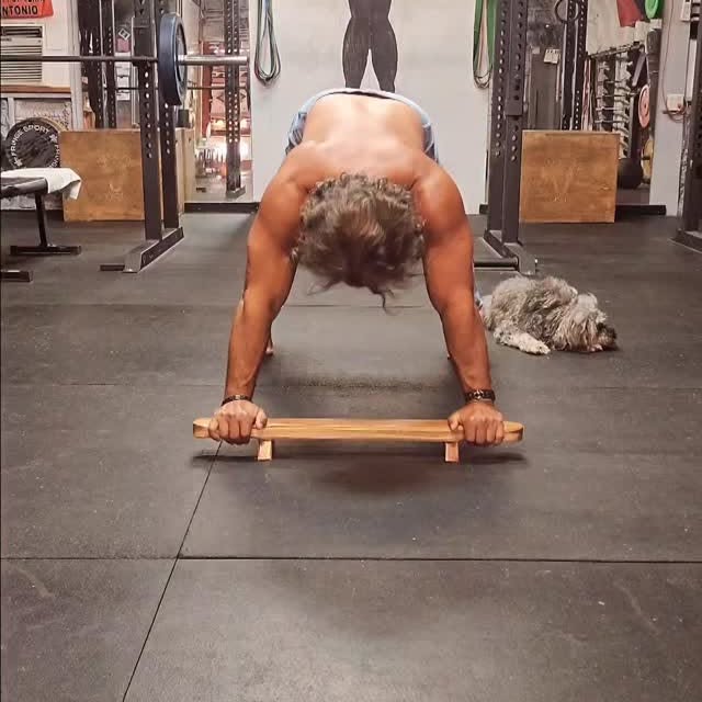 Wild Wednesday Hump Day!!!

Humidity giving me a retro 80s hair day 😆 Just Rock it & l…