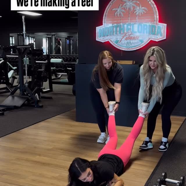 If you see us acting crazy for the camera, no you didn’t! 🤣

#funnygymvideos #gymaddic…