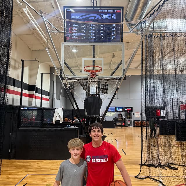 TEAMWORK MAKES THE DREAM WORK! 💪🏽🏀 
Shout out to Jack Myers for letting Thomas Spier…