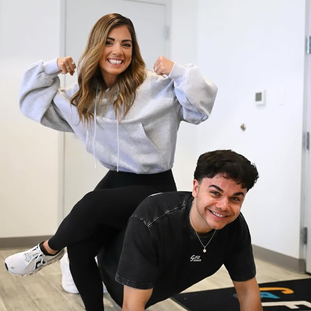 Let’s get that energy up!!⚡️⚡️⚡️
Book those treads!!! 🧡⬇️🩵

⚡️Friday: 9:15AM/12PM/4:3…