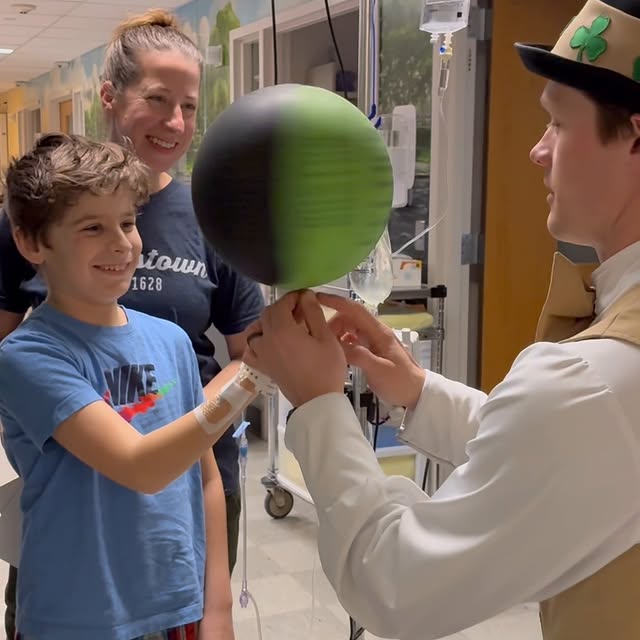 The halls at Mass General Brigham for Children were filled with extra smiles today 💚🏀…