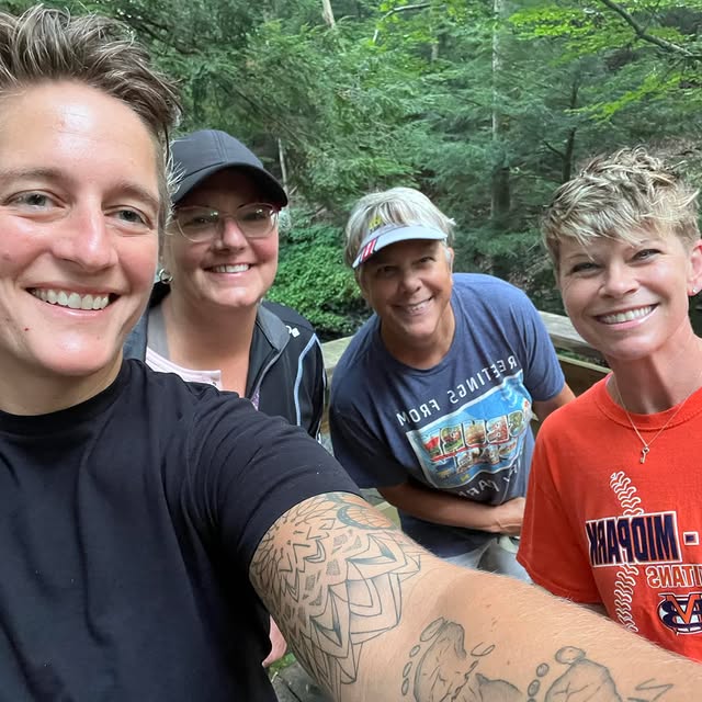 We had a great time hiking the Tinkers Creek Gorge with a couple of Karens! @kpissini