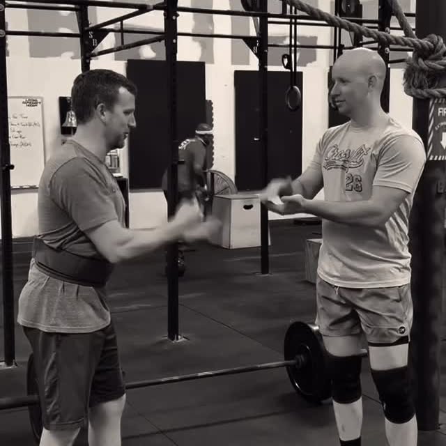It’s just that simple. Hard things are better with people you like. 

#Crossfit #crossf…