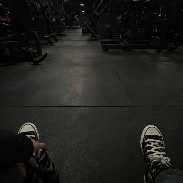 Lights low.

Heavy machines.

Mind focused.

This is where discipline lives.

Lockout F…