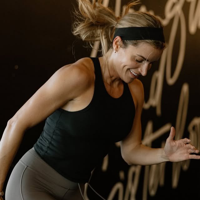 At Vie, the week is designed in layers.

Heavy days.
Athletic days.
Power days.
Upper b…