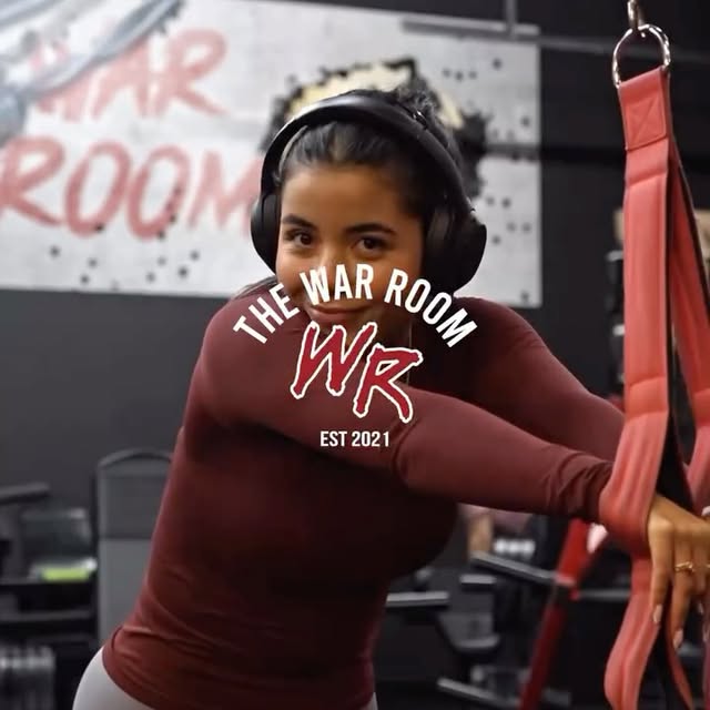 Girls who lift >> 🖤

This is the War Room.

📍 @warroomnj 
🎥 @sorealvisuals 

#THEWAR…