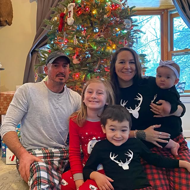 Merry Christmas!! ✝️🎄

We finally got a legit picture of the 5 of us - only took 8 mon…