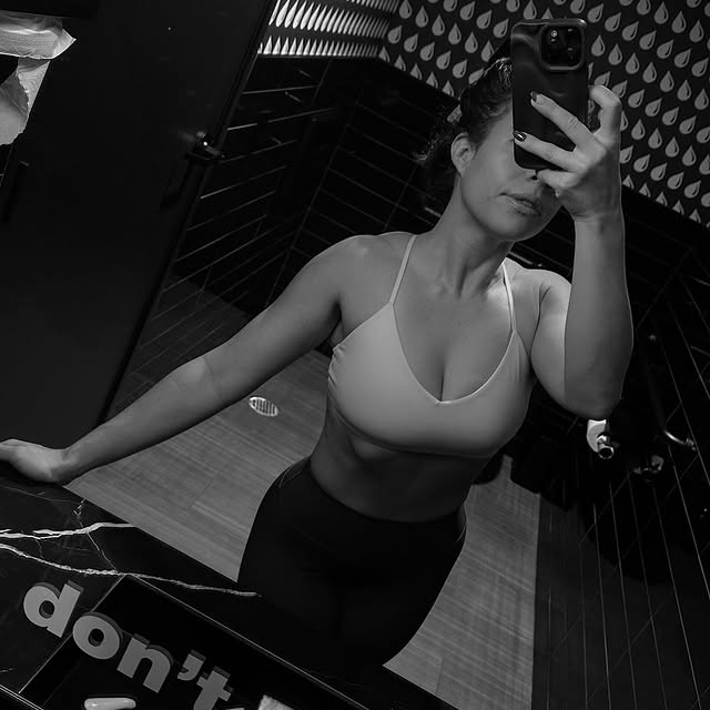 No better feeling ❤️‍🔥

From supporting women through every rep @sweat.salt to designi…