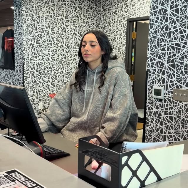 Something isn’t right… 

#WestCoastStrength
#StrongerThanAGym