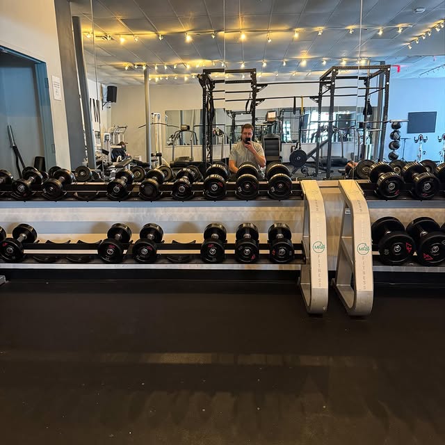 Super Bowl Sunday! Getting a workout in before the game and all the food.

Warmed up ag…