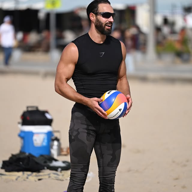 Doing what we love! @meetuatthenet 🏐

#sand #beachvolleyboll #volleyball #avp #cbva
