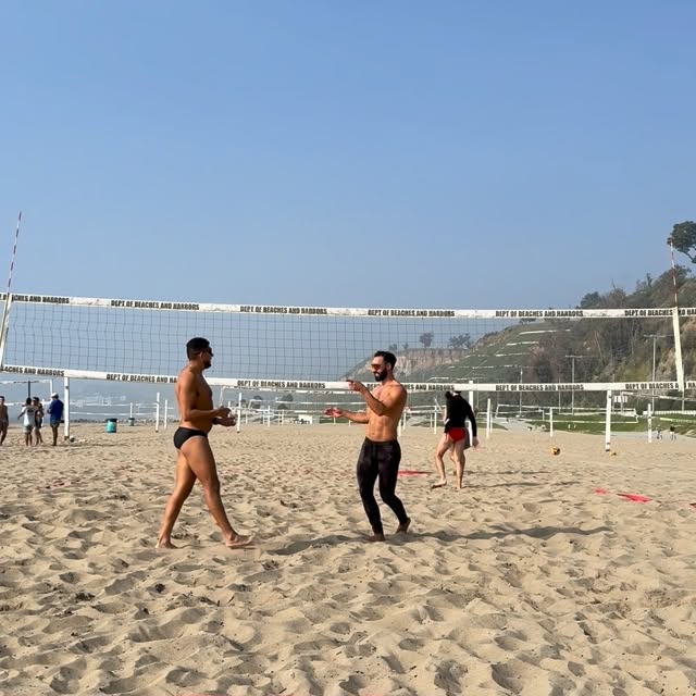 “That’s how you want me to hit?” 🤭

#beachvolleyball #beach #volleyball #avp #cbva