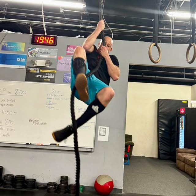 ⬆️ Get your fitness moving in the right direction! 

#nevermissamonday #ropeclimbs  #ic…