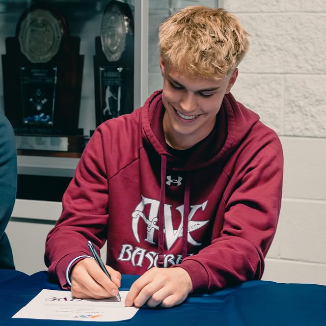 🚨🚨SIGNING ALERT!! 🚨🚨
-
-
-
A big congrats to @gage.viken for signing to pitch in co…