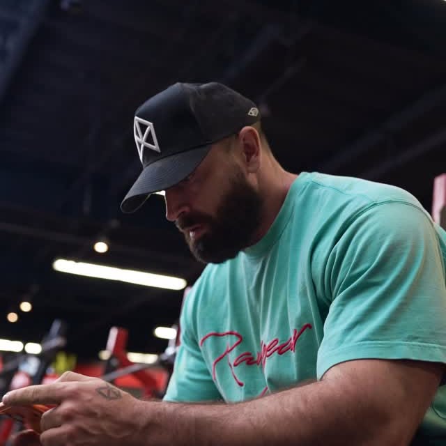 The big man still gettin after it 🦾 

#zooculture