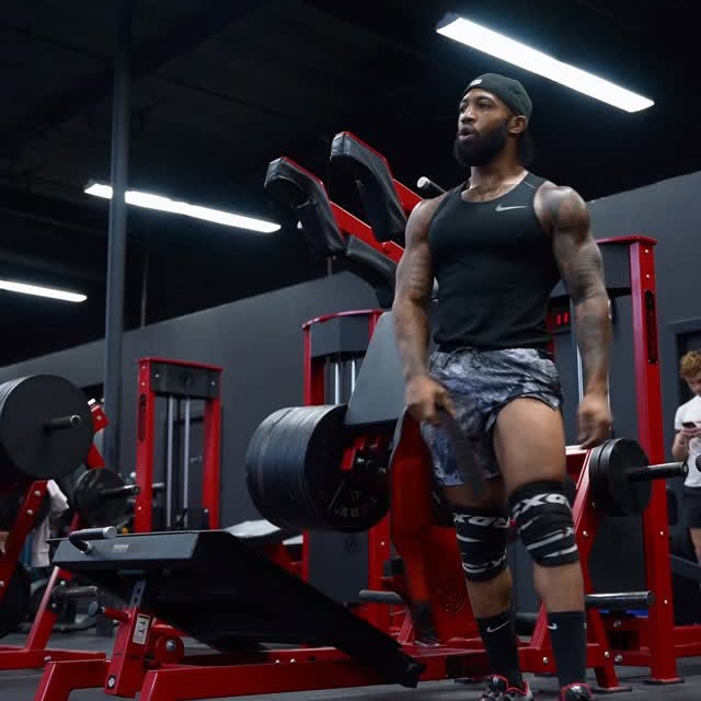 🤯INSANE heavy set from @rambosshd using the @arsenal_strength Power Squat Machine!

If…