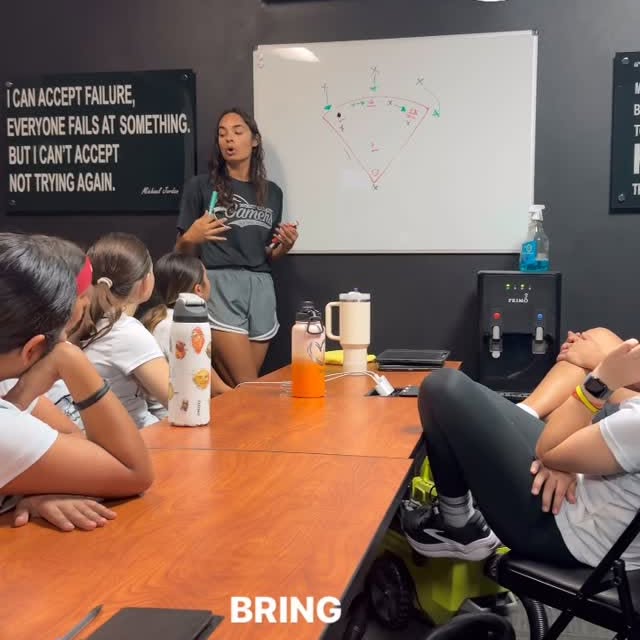 Chalk talk with @hitwithcoachd before weekend friendliies. 

#softballlife #softballree…