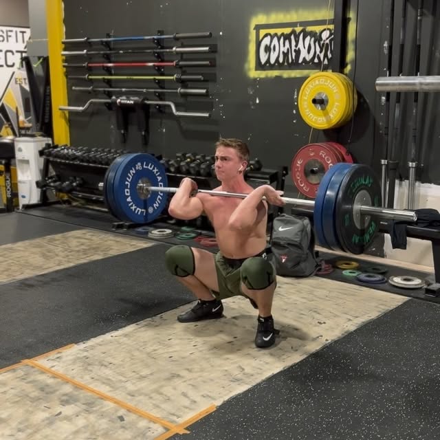 Monday Night Vibes at Progress Barbell Club. 

#olympicweightlifting #snatch #clean #cl…