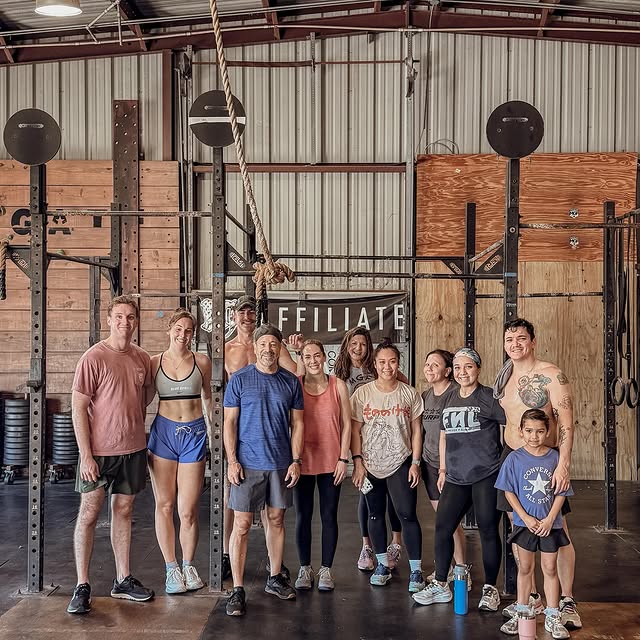 Saturday partner workout kind of fun 😮‍💨 A little running, farmer carries, and burpee…