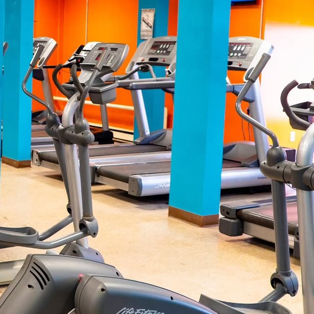 Peep the treadmills!

🏃‍♀️ Quick 20-Min Treadmill Workout 🏃‍♂️

Short on time? Get yo…