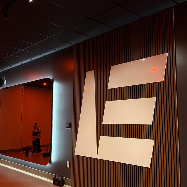 new infrared studio @theedgefitnessclubs 🧘🏼‍♀️🤍 

10/10 recommend trying an infrared…