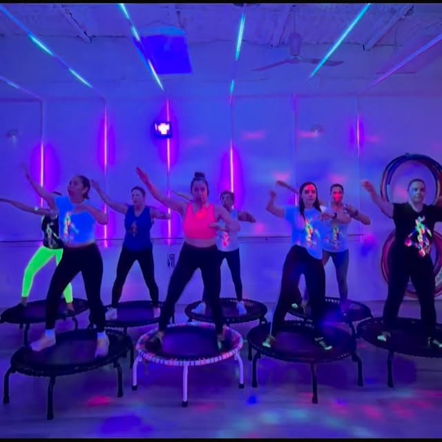 Y en trampolin tambien tenemo aceite en la cinturaaa!!! 💃💃🔥🔥

#jumpsportfitness #ju…