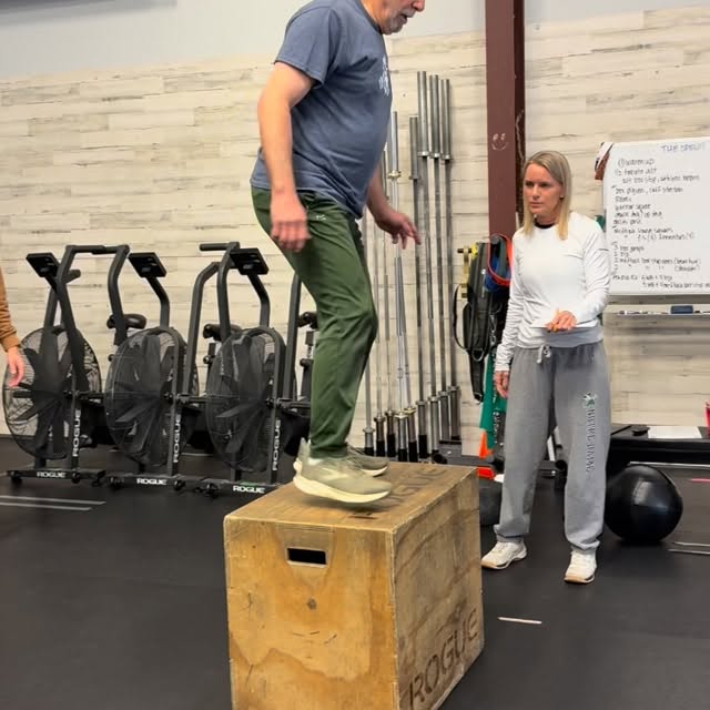 Ernie 😍😍….70+ age group and no break on that box height. Way to crush 26.1 @ejc131313…