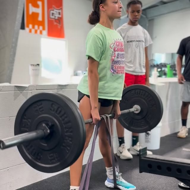 Take your deadlift to the next level ⚡

Adding bands forces athletes to stay tight & dr…